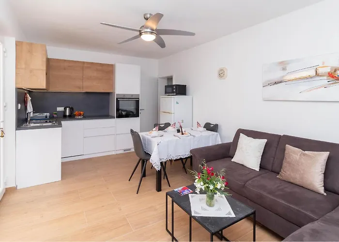 דירה 1 Bedroom Cozy In סטאריגרד-פקלניצה