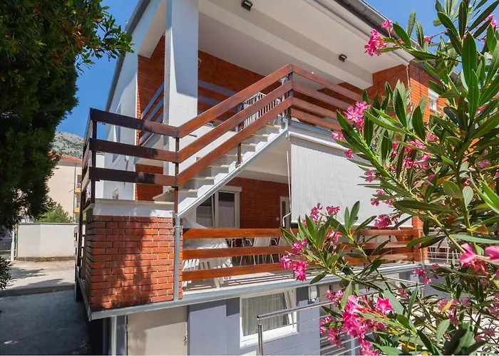 1 Bedroom Cozy In דירה