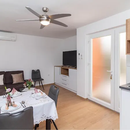 1 Bedroom Cozy In *