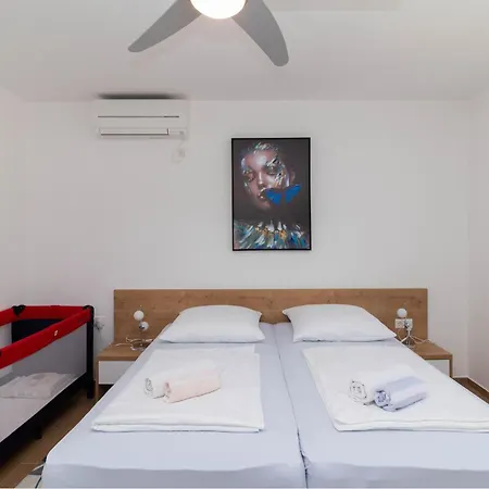 1 Bedroom Cozy In Apartment