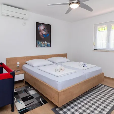 Apartment 1 Bedroom Cozy In *