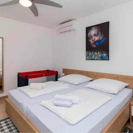 1 Bedroom Cozy In Apartment Starigrad Paklenica