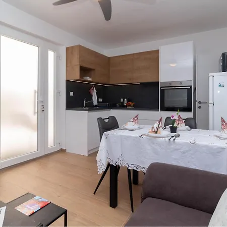 1 Bedroom Cozy In