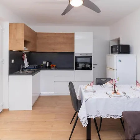 Apartment 1 Bedroom Cozy In