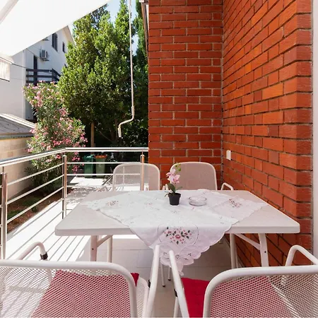 1 Bedroom Cozy In Apartment Starigrad Paklenica