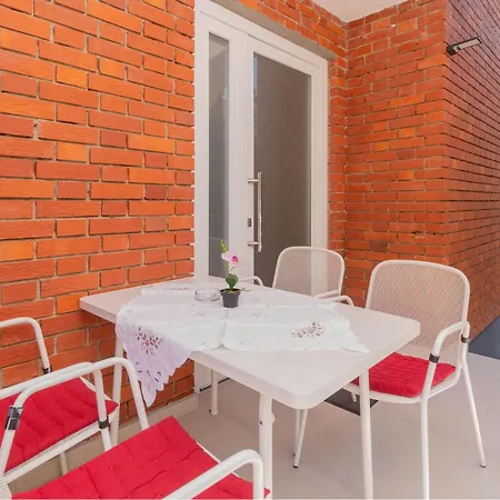 1 Bedroom Cozy In Apartment *