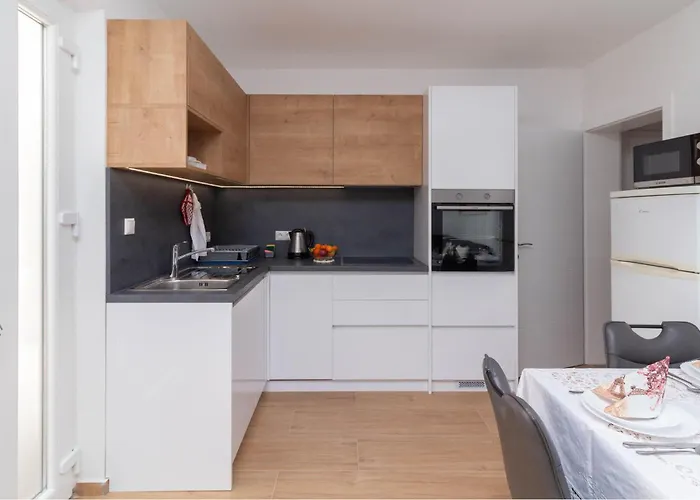 Appartement 1 Bedroom Cozy In Starigrad Paklenica